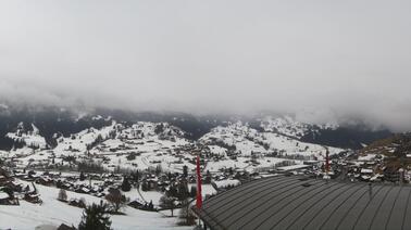 Rundumblick vom geschichtsträchtigen Hotel Belvedère in Grindelwald (1.200 m)