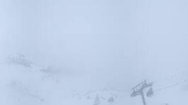 Rundumblick auf Einfahrt Südhang und umliegende Bergstationen (2.060 m)