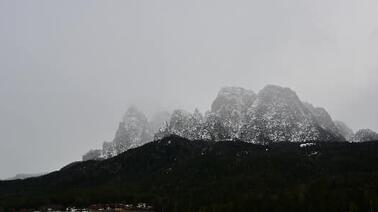 Blick auf die markanten Berge von Santner, Schlern und Jungschlern