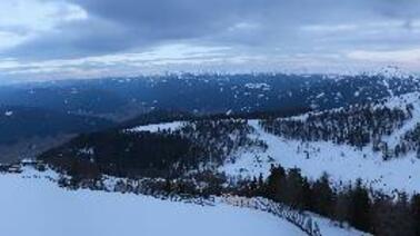 Rundumblick auf Skigebiet (2.040 m)