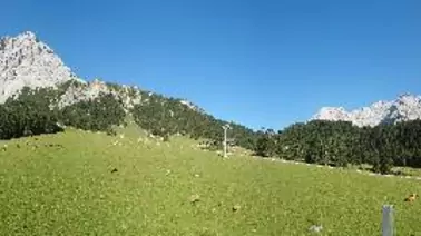 Rundumblick auf Skipisten Ehrwalder Almbahn, Zugspitze (1.495 m)