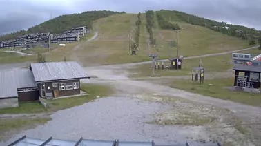 Blick auf Lift und Piste