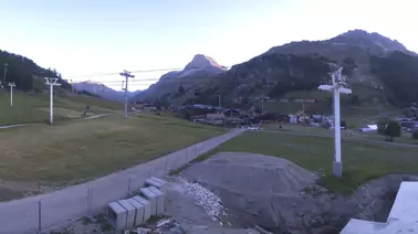Rundumblick auf den Berglift Front de Neige und Val d'Isère