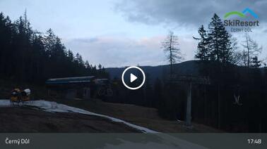 Blick auf das Skigebiet (650 m)