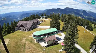 Blick auf die Bergstation Alpska Perla