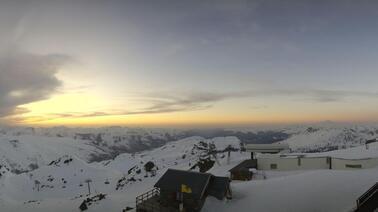 Rundumblick auf Bergstation, Le Mont de la Chambre und Skigebiet Les Menuires (2.500 m)