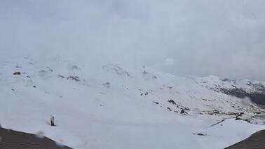 Am Gipfel des 2 Lacs (2.458 m)