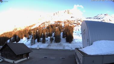 Blick auf die Talstation Col du Pillon, Glacier 3000 (1.546 m)
