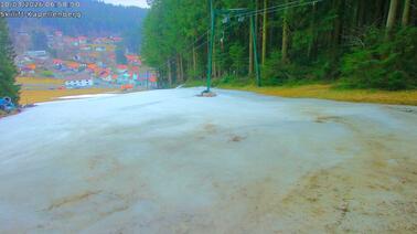 Blick auf die Piste von der Bergstation