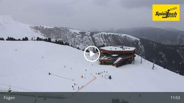 Panoramablick auf das Restaurant und den Lift (1.850 m)