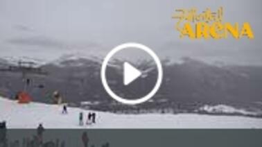 Blick auf den Sessellift und die Zillertaler Alpen (1.992 m)