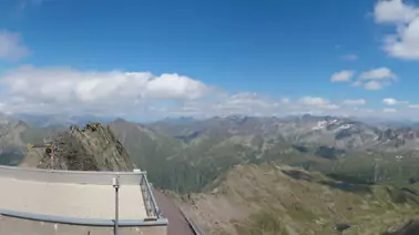 Rundblick vom Gemsstock in der Skiarena Andermatt (2.961 m)