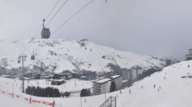 Rundumblick auf die Pisten und den Ort