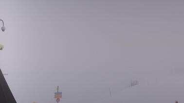 Blick vom Gipfel runter ins Tal