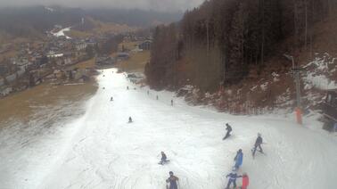 Blick entlang der Lifttrasse ins Tal