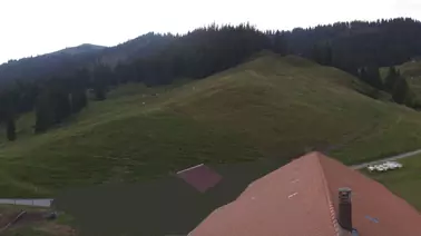 Blick auf den Schwarzsee und die Talstation Kaisereggbahnen Schwarzsee (650 m)