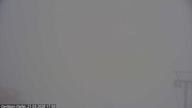 Blick auf die Bergstation und ins Tal (1.911 m)