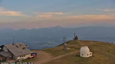 Blick auf die Bergstation und ins Tal (1.911 m)