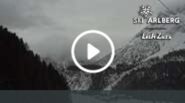 Blick auf Zug und die umliegenden Berge (1.600 m)