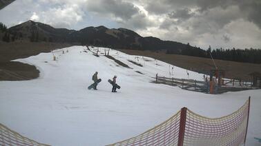 Blick auf die Wedellifte und Pisten