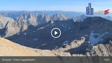 Panoramablick von der Zugspitze auf die umliegende Bergwelt (2.962 m)