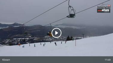 Blick auf das Gipfelrestaurant und die Bergstation (1.773 m)