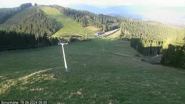 Blick über die Piste ins Tal