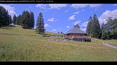 Blick auf die Haldenköpfle-Hütte