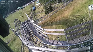Blick auf die Bergstation der Sommerrodelbahn