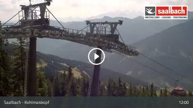 Blick vom Kohlmaiskopf auf die Lifttrasse und ins Tal (1.794 m)