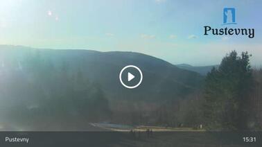 Rundumblick auf den Berg und die Station (1.024 m)