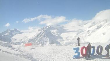 Blick von der Talstation der Kabinenbahn am Presena-Gletscher (3.069 m)