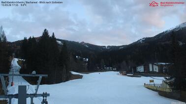 Blick nach Südosten auf den Lift und die Piste