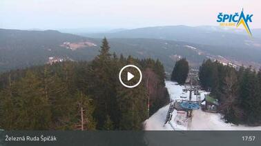 Blick auf den Sessellift ins Tal (1.202 m)